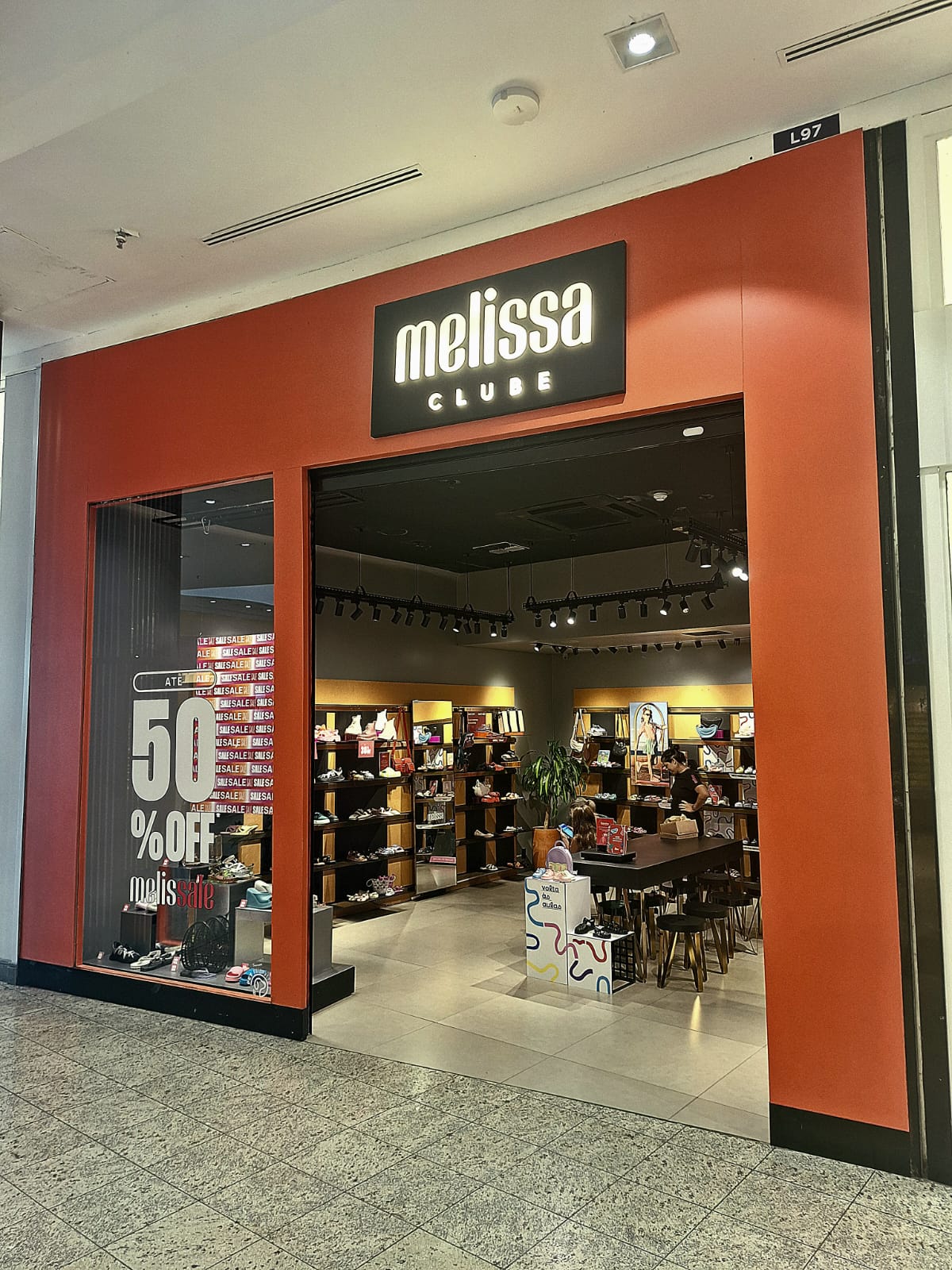Fachada da loja Melissa entregue pela Módulo2
